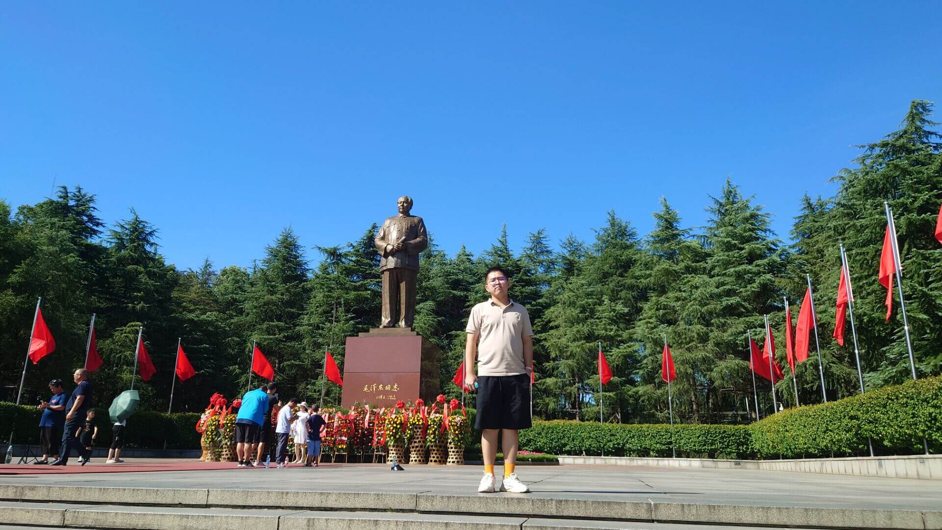 毛泽东铜像广场-纪念